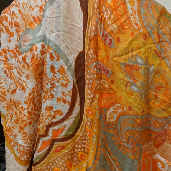 NWT oversized hand printed scarf - Picture 3 of 4